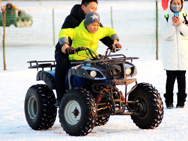 雪地摩托卡丁车