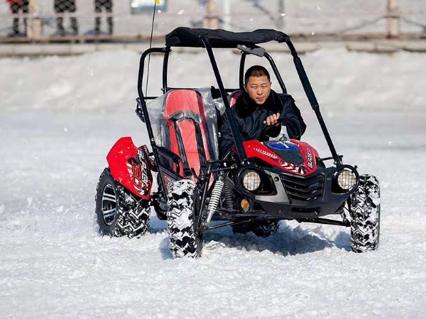 雪地摩托卡丁车