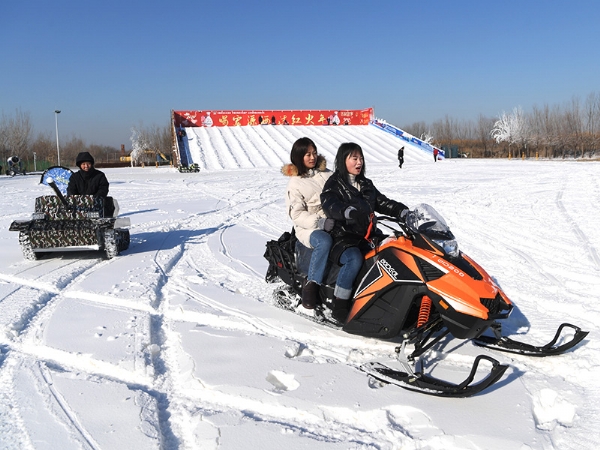 雪地摩托